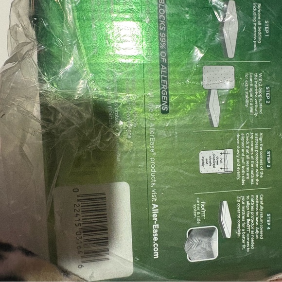 Crease Collection Green Mattress Cover - Picture 9 of 14